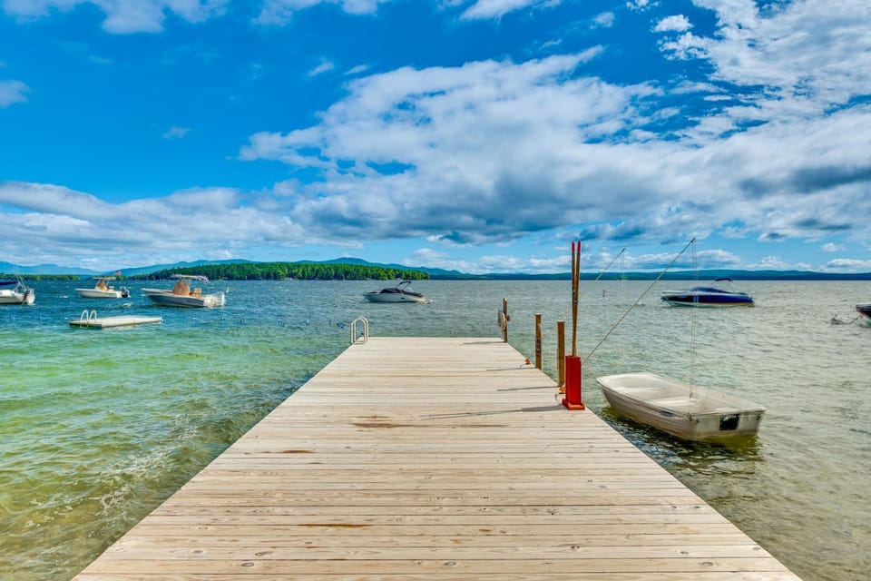 Waterfront Community: Lake Winnipesaukee Retreat! House in Gilford