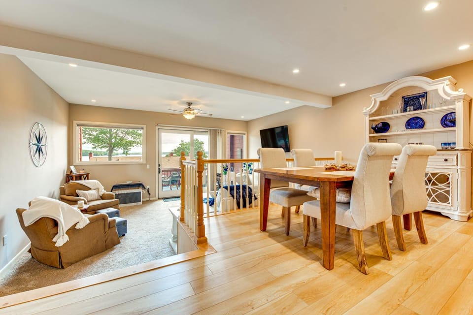 Waterfront Community: Lake Winnipesaukee Retreat! House in Gilford