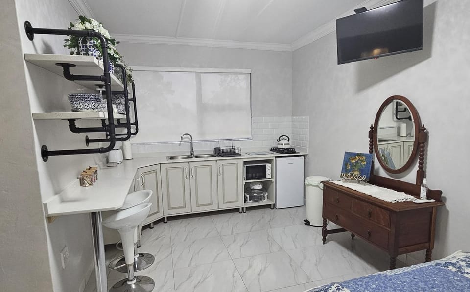 Upstairs R-4 Self Catering Unit Apartment in South Africa