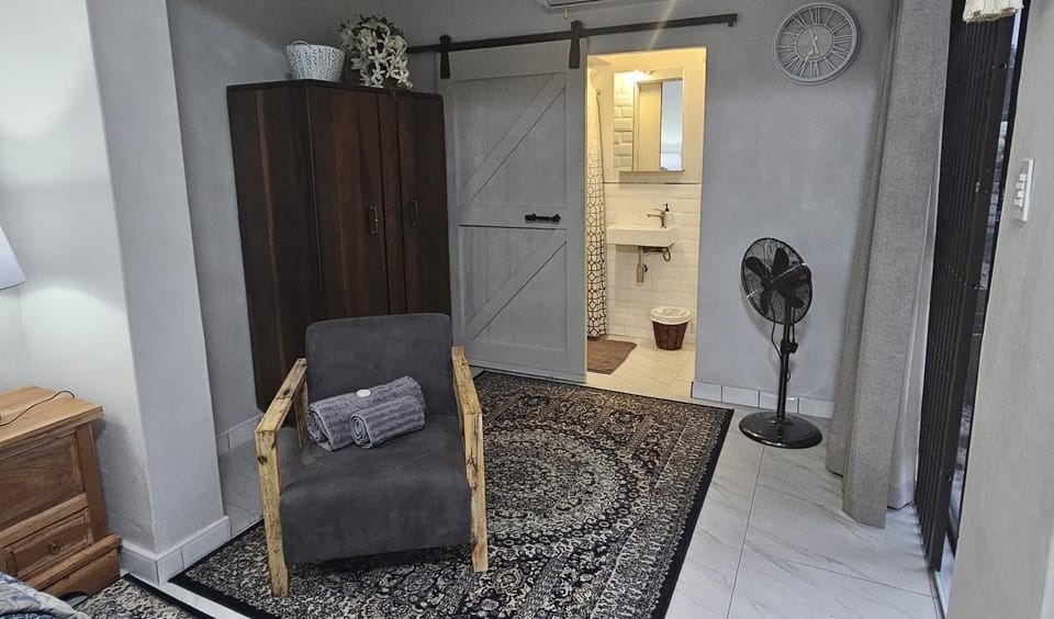 Upstairs R-4 Self Catering Unit Apartment in South Africa