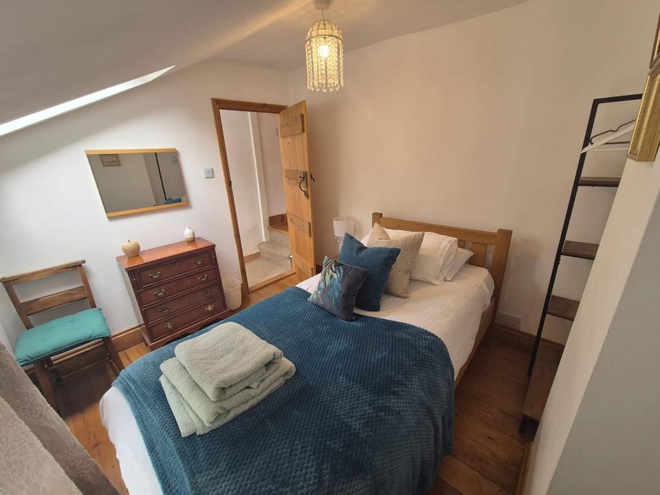 Lime Kiln Quay Cottage House in Mid Suffolk District