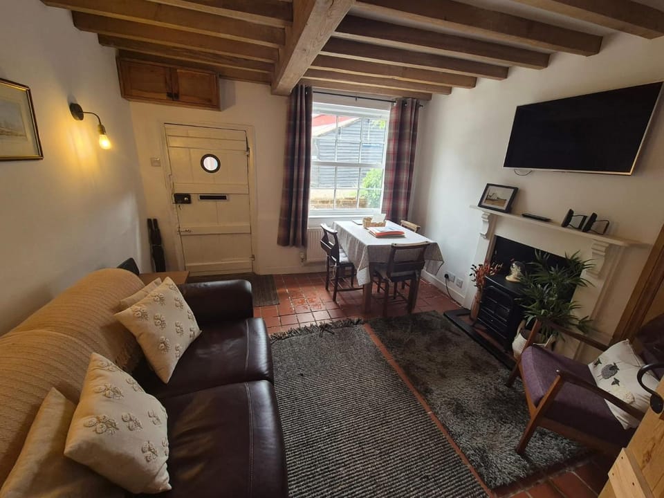 Lime Kiln Quay Cottage House in Mid Suffolk District