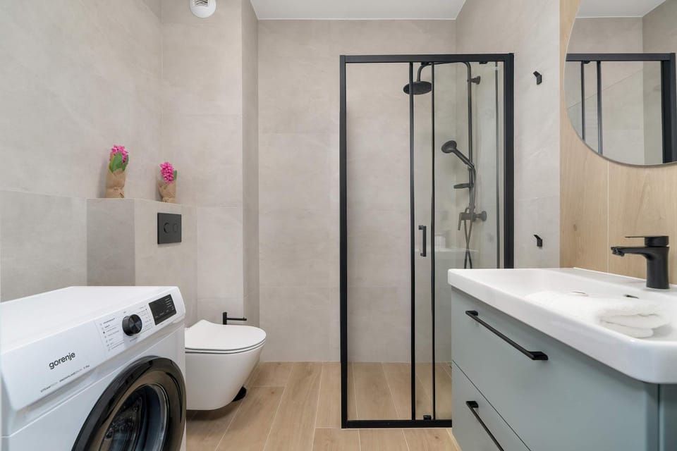Shower, Bathroom, towels, washing machine