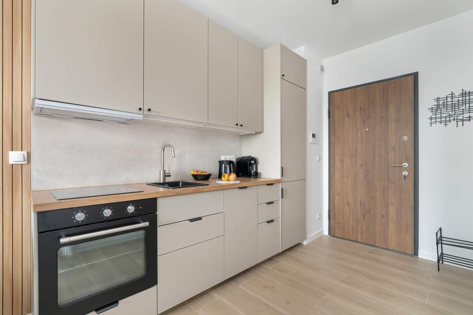 Coffee/tea facilities, Kitchen or kitchenette, stove