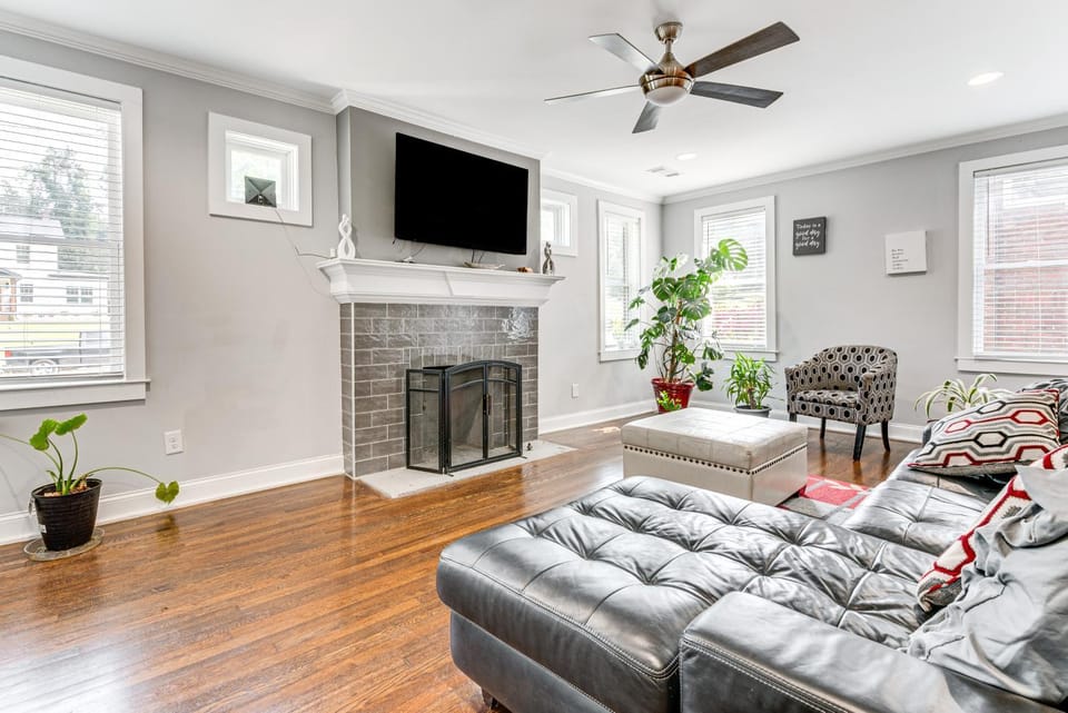 Private Yard, 3 Mi to Int’l Soccer Play! ATL Home House in Atlanta