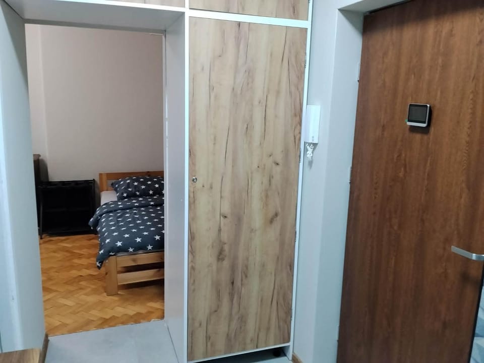 Dwa pokoje kuchnia łazienka w cichym centrum miasta z wewnętrznym parkingiem Samodzielne zameldowanie o dowolnej porze Apartment in Szczecin