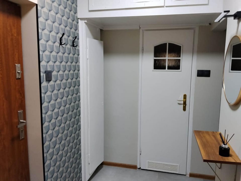 Dwa pokoje kuchnia łazienka w cichym centrum miasta z wewnętrznym parkingiem Samodzielne zameldowanie o dowolnej porze Apartment in Szczecin