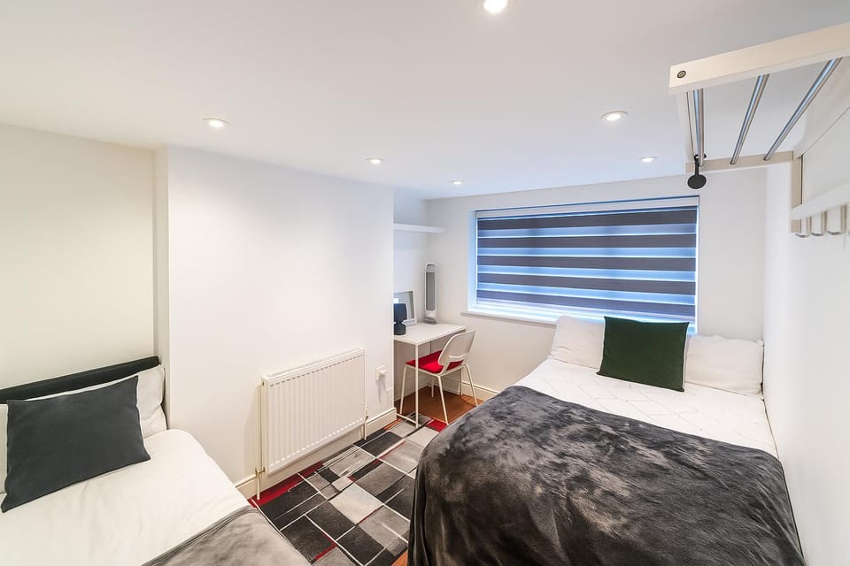 Bed, Photo of the whole room, Bedroom