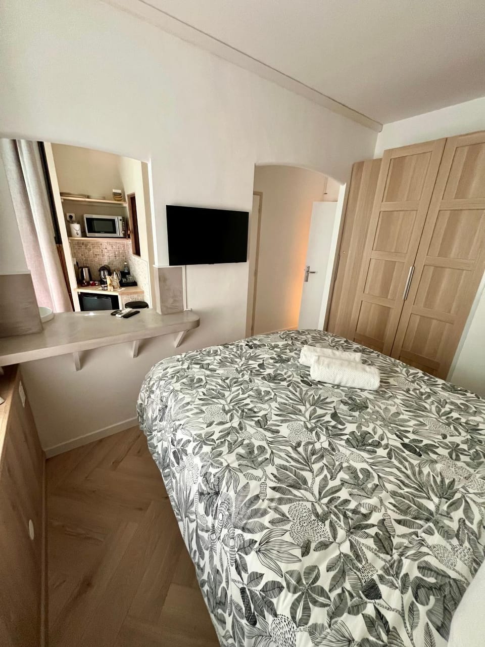 TV and multimedia, Photo of the whole room