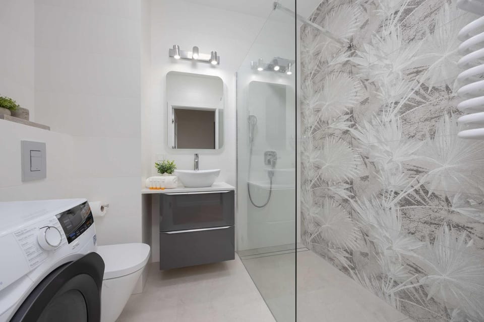 Shower, Bathroom, Photo of the whole room, towels