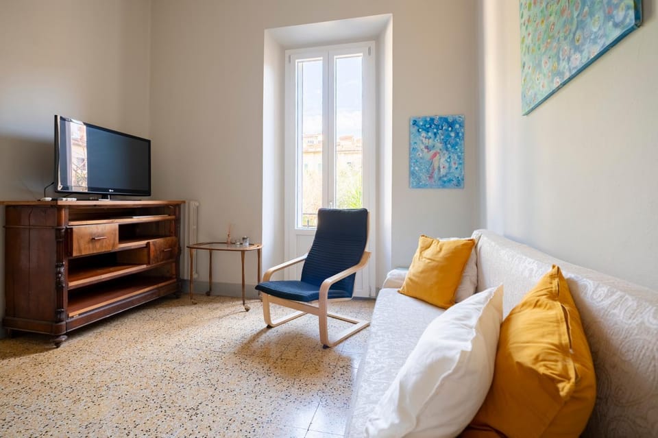 Communal lounge/ TV room, TV and multimedia, Living room, Seating area