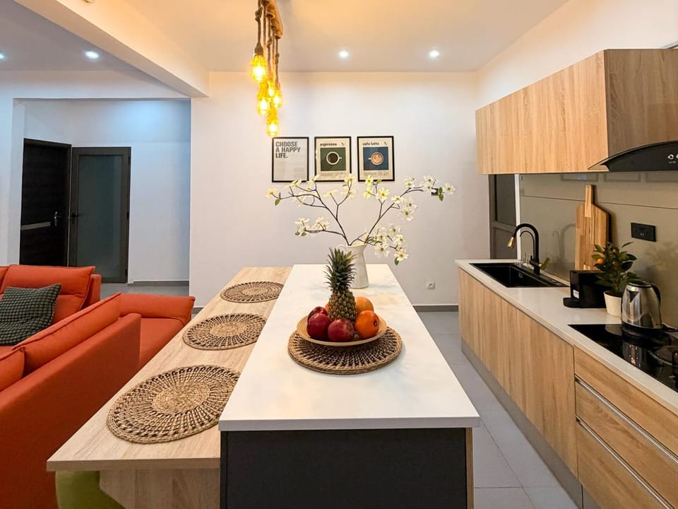 Dining area, kitchen