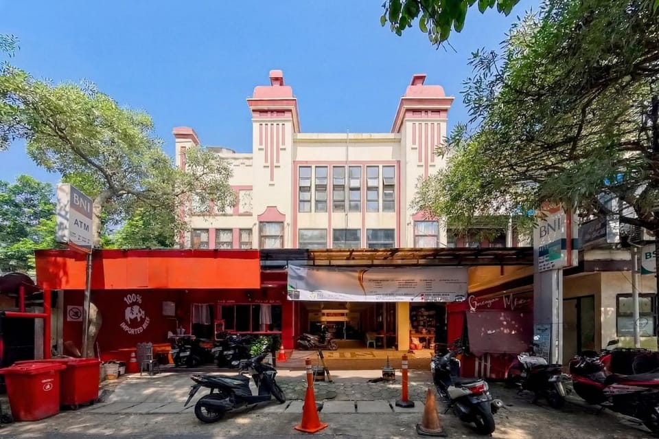 Facade/entrance