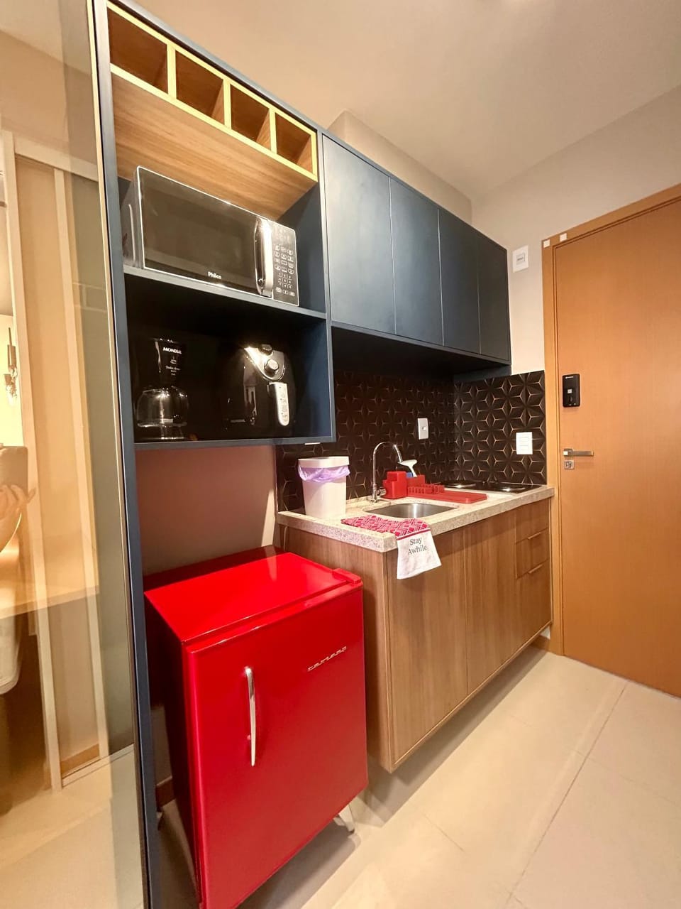 Kitchen or kitchenette, minibar, stove
