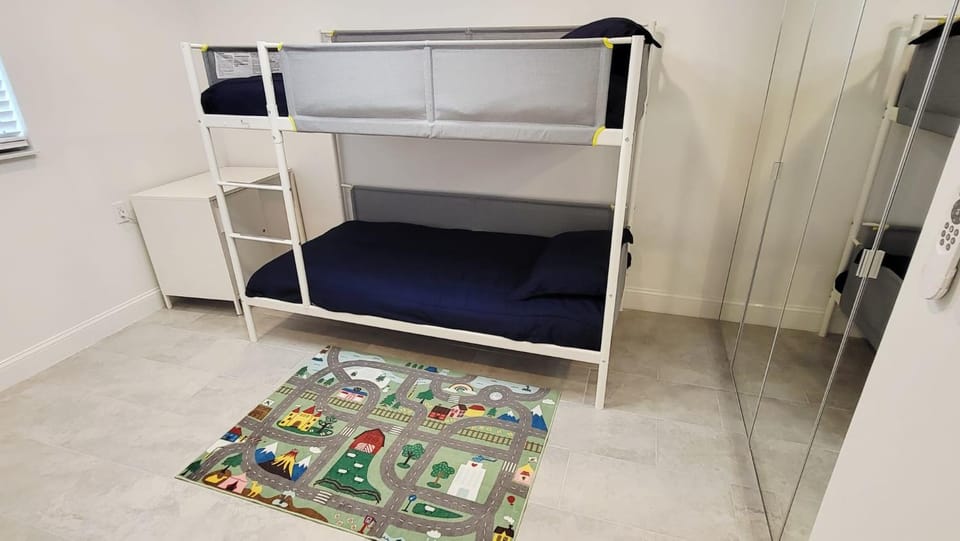 Photo of the whole room, Bedroom, bunk bed, wardrobe