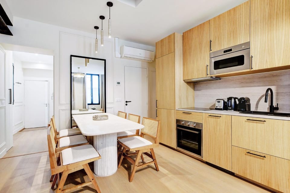 Coffee/tea facilities, Kitchen or kitchenette, Dining area, dishwasher, oven, stove, toaster