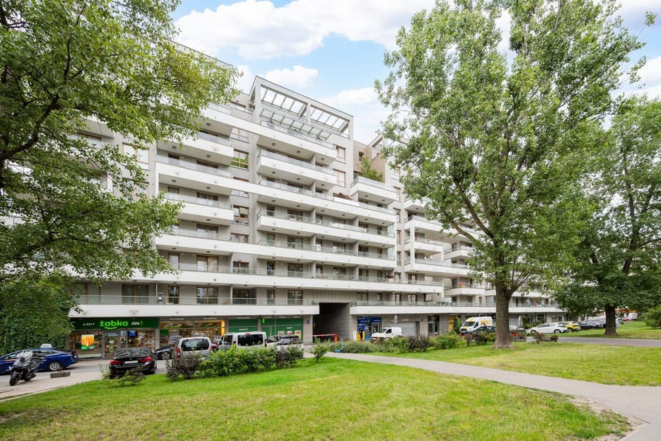 Property building, Day, Neighbourhood, Natural landscape, Location