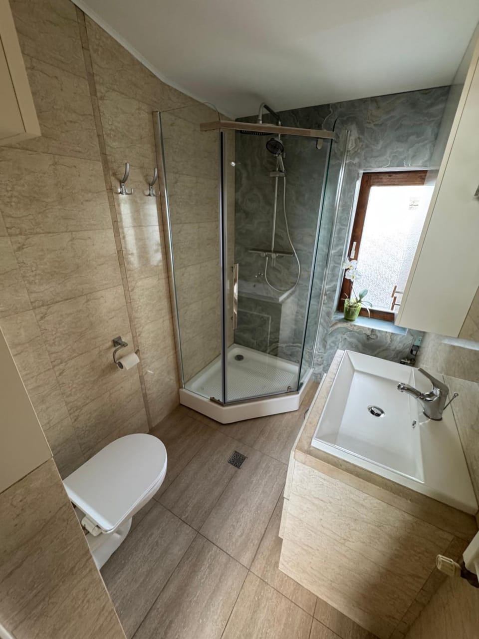 Shower, Toilet, Bathroom, towels