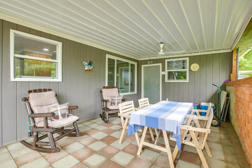 1 Mi to Burr Oak Lake: Cozy Family Home! House in Ohio