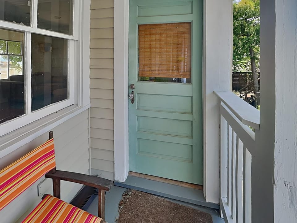 Facade/entrance, Seating area