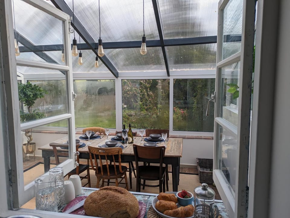 Seating area, Dining area