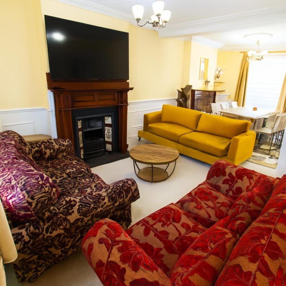 Communal lounge/ TV room, TV and multimedia, Living room, Lounge or bar, Seating area