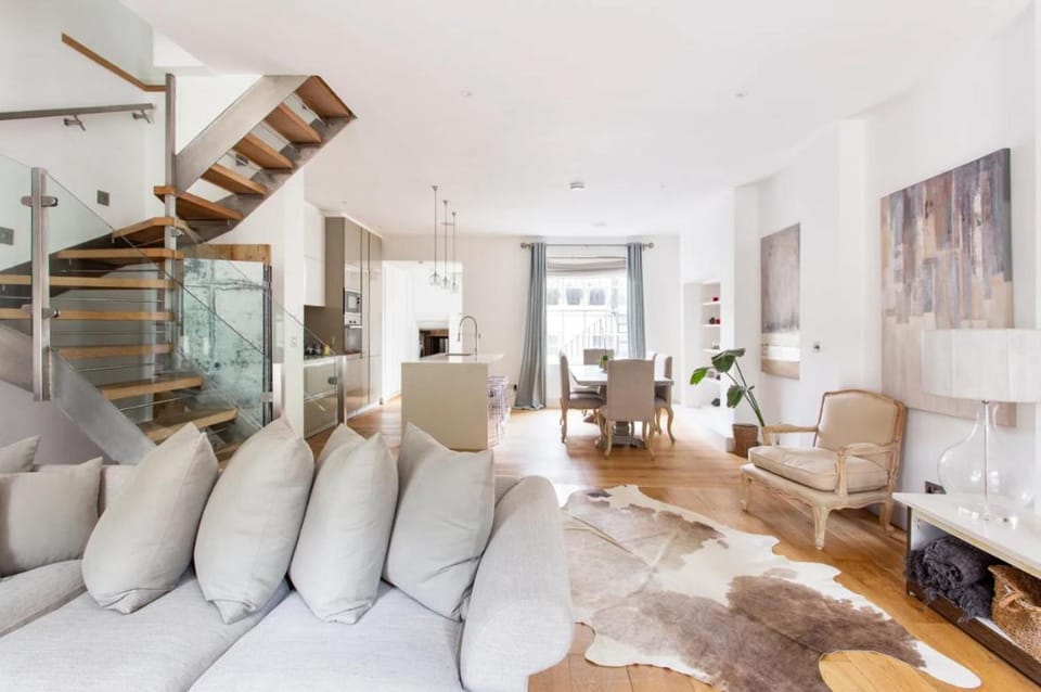 Iconic Residence in Little Venice with Private Garden Apartment in City of Westminster