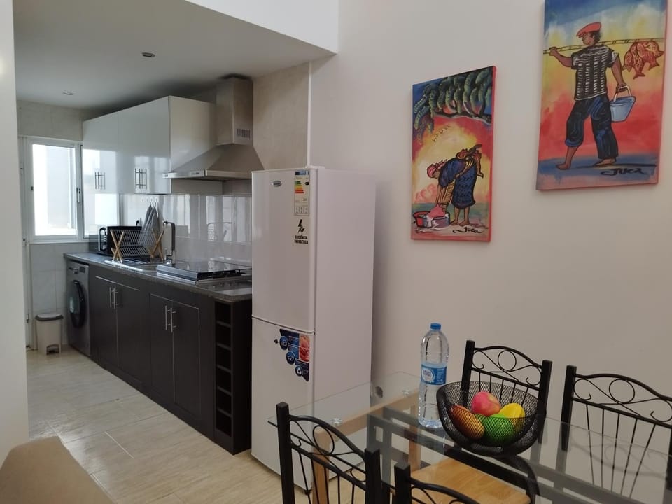 Kitchen or kitchenette, Dining area, stove, washing machine