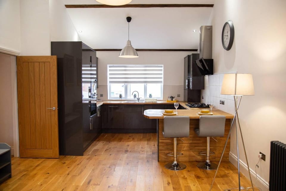 Kitchen or kitchenette, Seating area