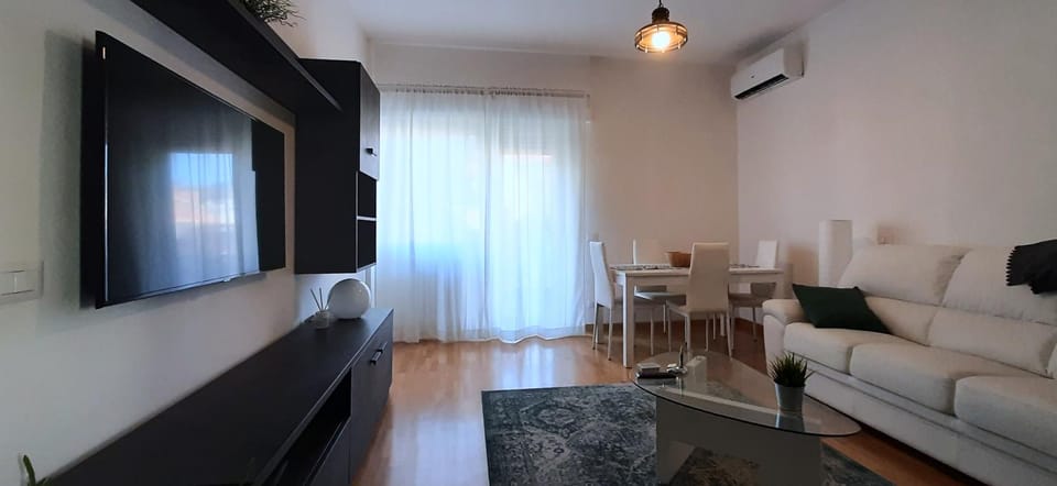 TV and multimedia, Living room, Dining area