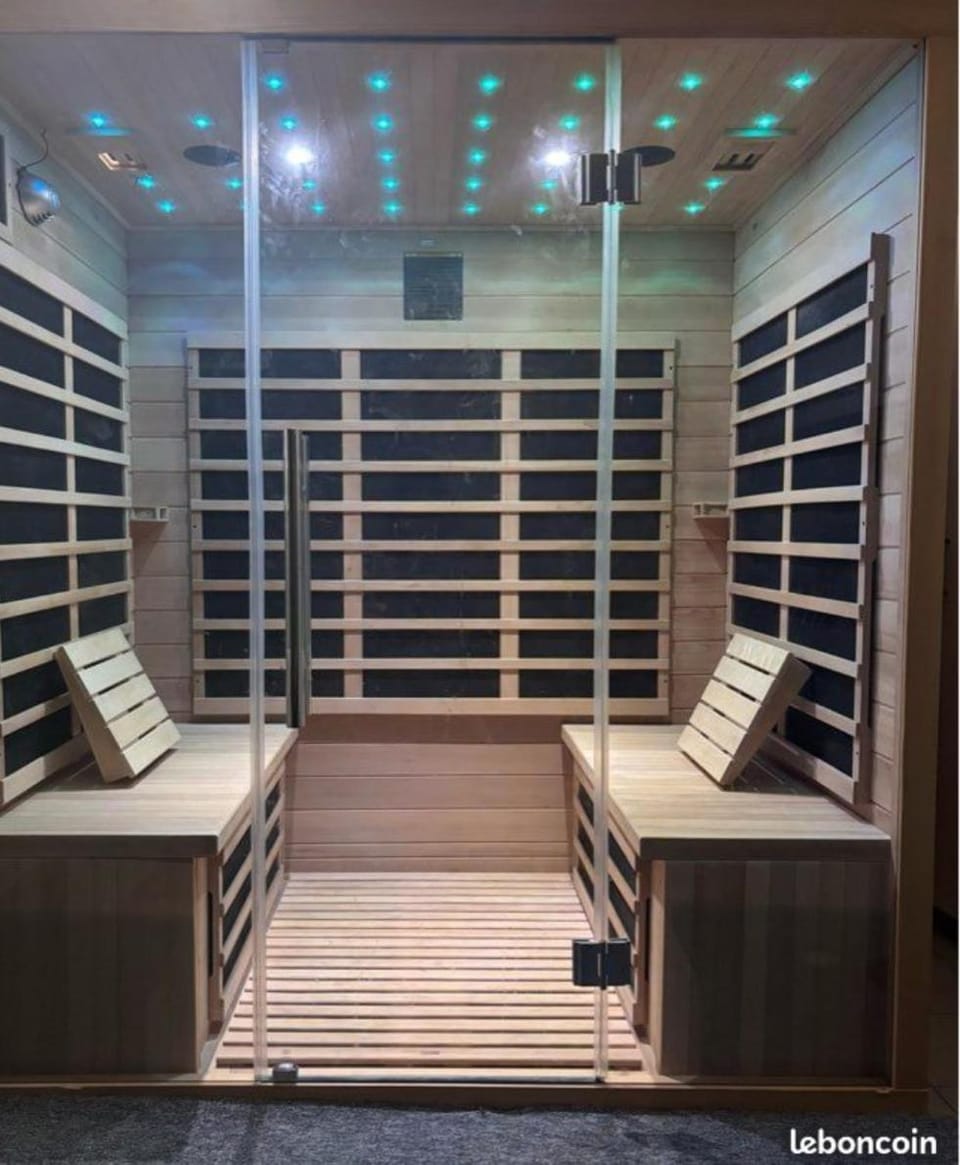La Velaysienne 5 étoiles piscine,sauna, jacuzzi House in Auvergne-Rhône-Alpes