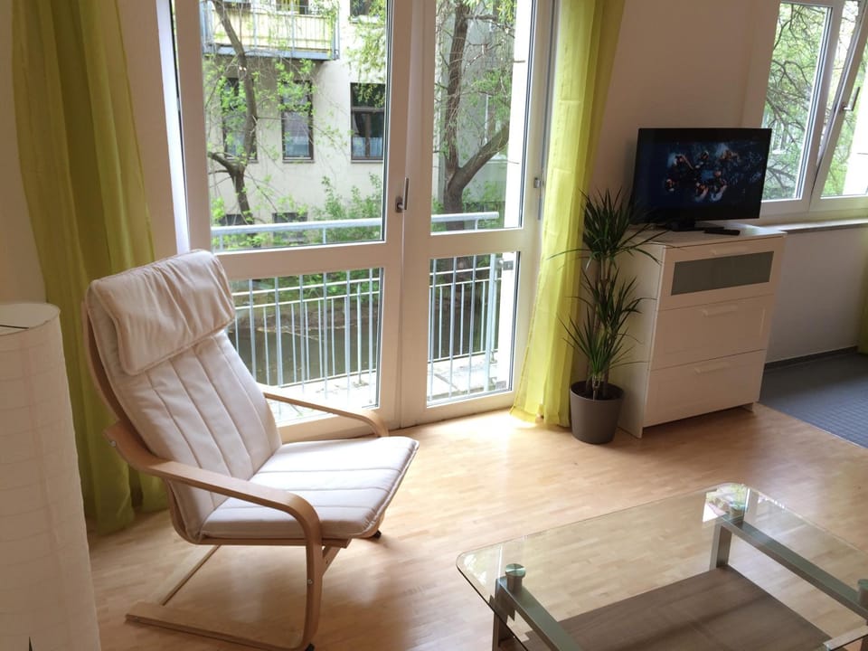 TV and multimedia, Living room, Lounge or bar