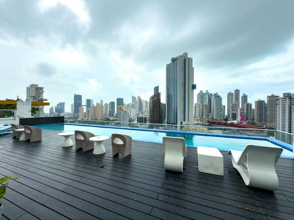 City view, Pool view, Swimming pool, Swimming pool, sunbed