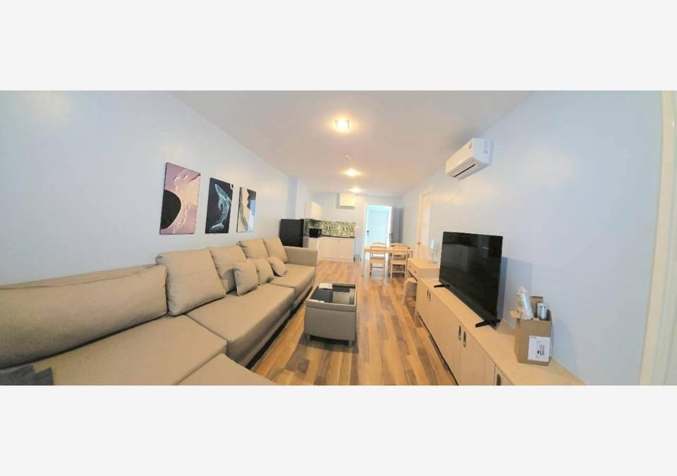Property building, Communal lounge/ TV room, TV and multimedia, View (from property/room), Living room, Photo of the whole room, Decorative detail, Seating area, Evening entertainment, Area and facilities, air conditioner