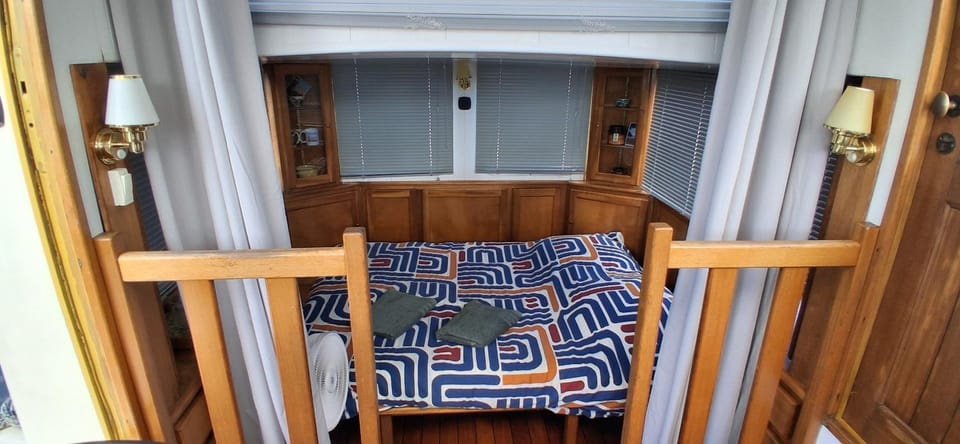 Penichette cosy couple famille amis ouvriers Docked boat in Pays de la Loire