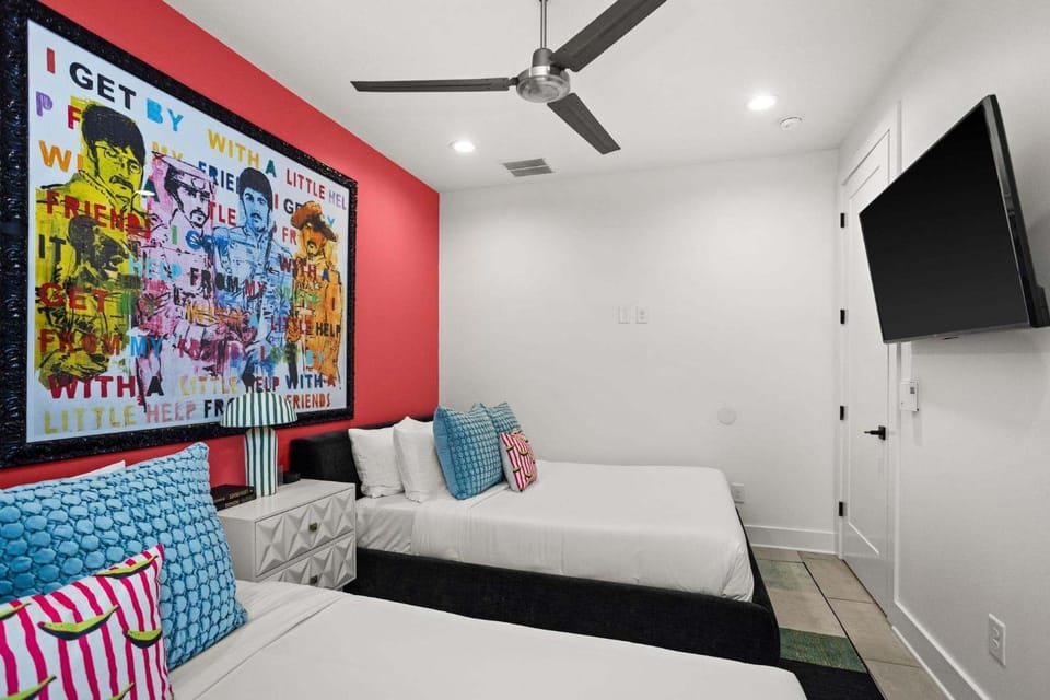 POP Art Retreat on Legendary 8th - Walk Everywhere House in Nashville
