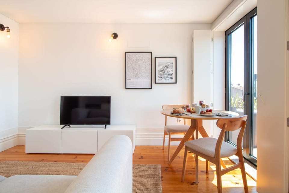 Stylish & Sunny 2BR near Heroísmo by LovelyStay Apartment in Porto