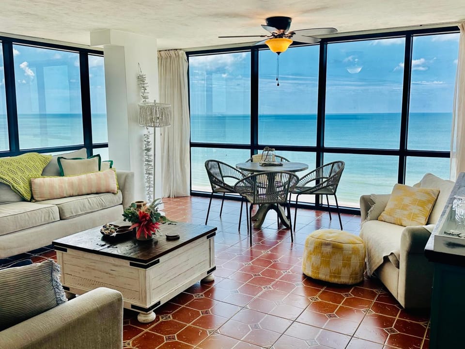 Daytona oceanfront two-bedroom suite Apartment in Daytona Beach Shores