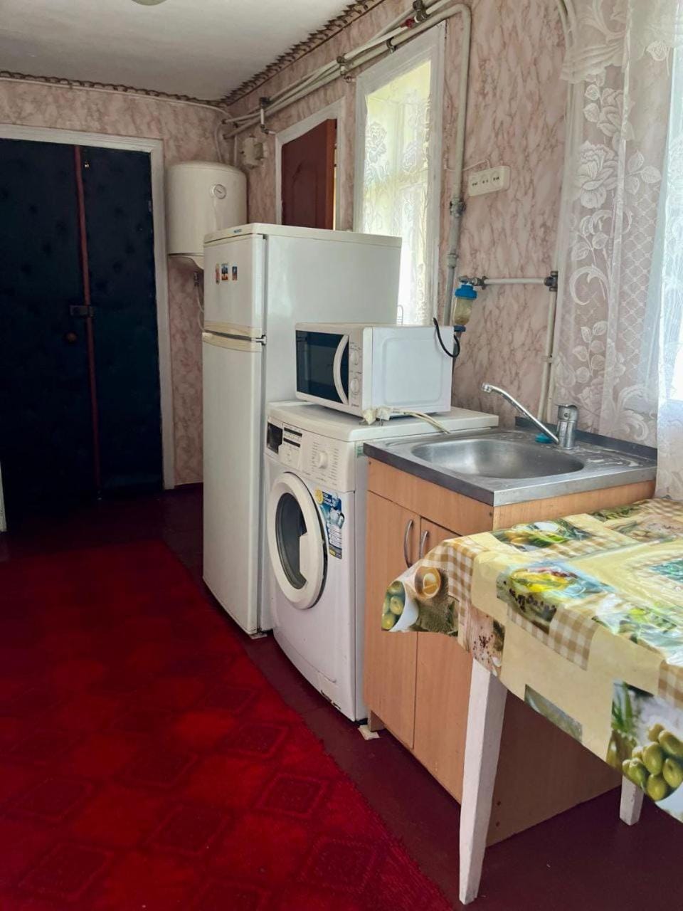 Kitchen or kitchenette, Breakfast, washing machine