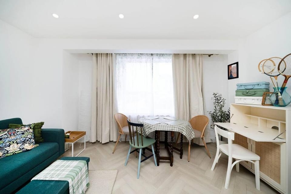 Newly Refurbished Two Bedroom Garden Flat - Sleeps 6 Apartment in London