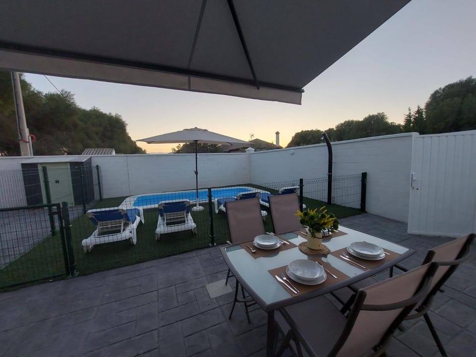 Property building, Balcony/Terrace, Living room