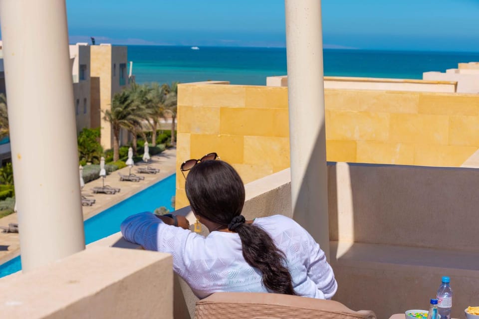View (from property/room), Balcony/Terrace, Beach, Sea view, Swimming pool, sunbed
