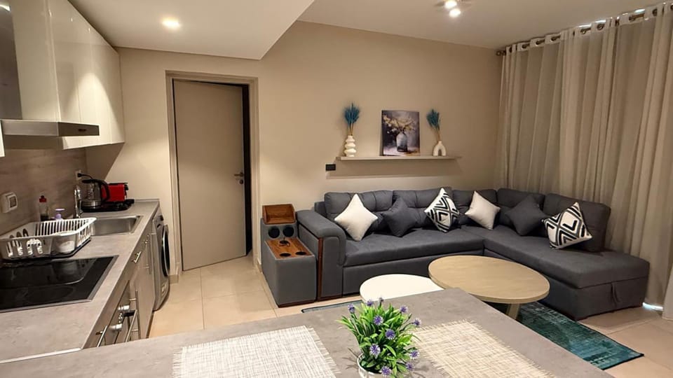 Kitchen or kitchenette, Living room, Seating area, Dining area