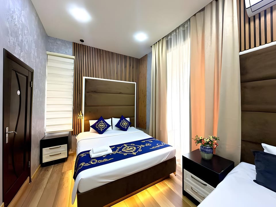 Bed, TV and multimedia, Photo of the whole room, Bedroom, towels, wardrobe, air conditioner