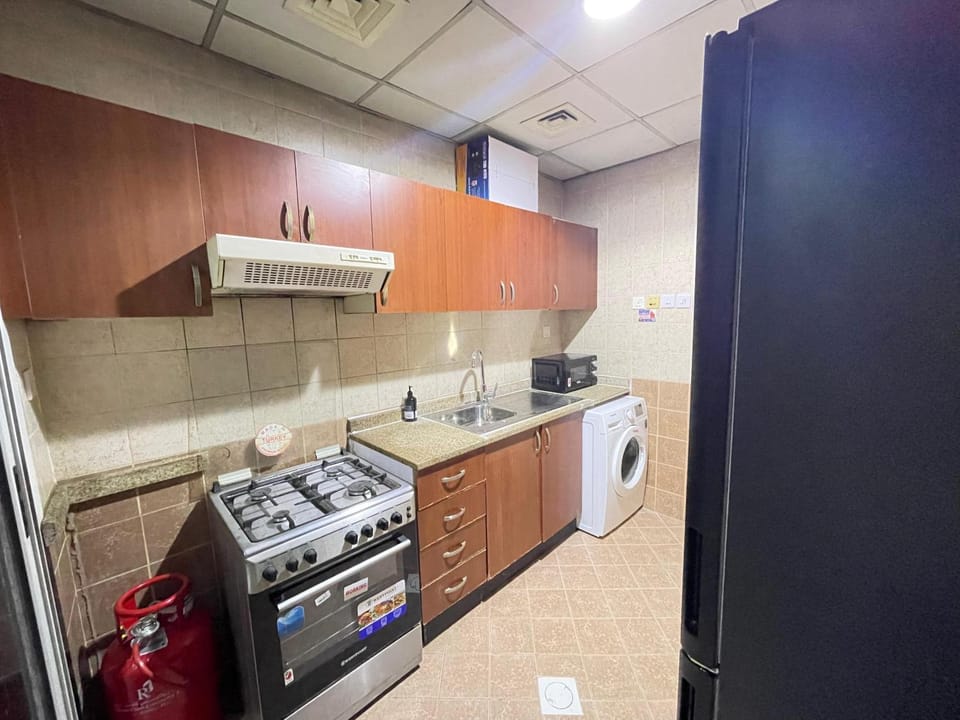 Kitchen or kitchenette, oven, stove, washing machine