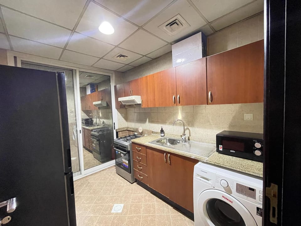 Kitchen or kitchenette, oven, stove, washing machine