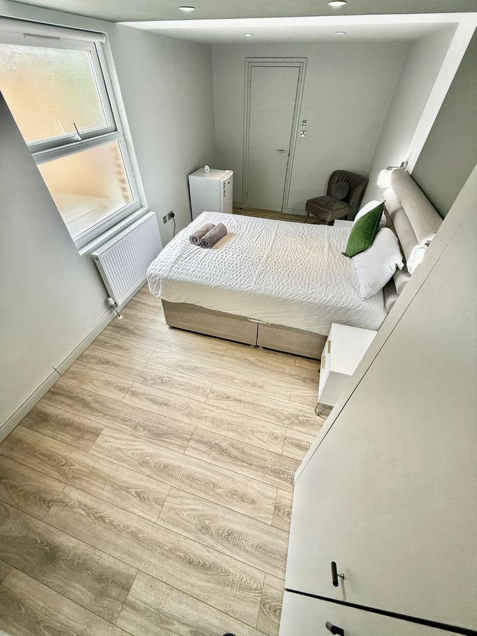 Bed, Photo of the whole room, Bedroom