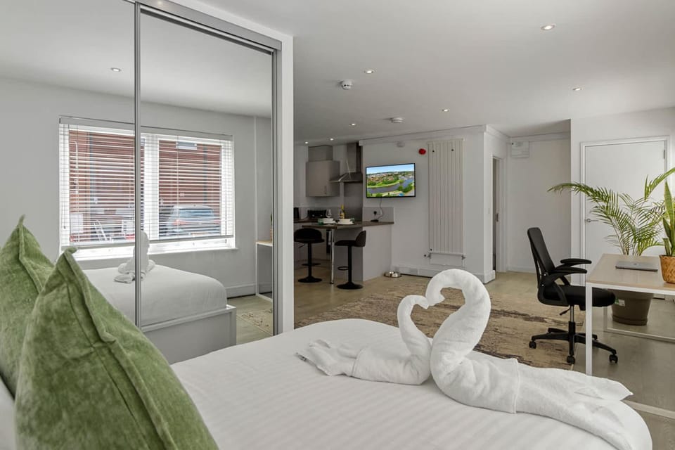 Bed, TV and multimedia, Living room, Seating area, Bedroom, internet, pet friendly, towels