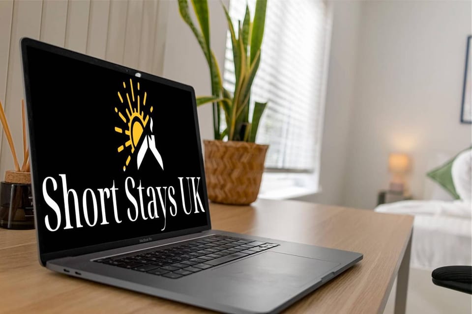 Bed, TV and multimedia, Logo/Certificate/Sign, Bedroom, internet