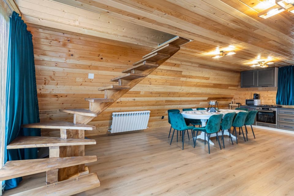 Kitchen or kitchenette, Living room, Seating area, Dining area